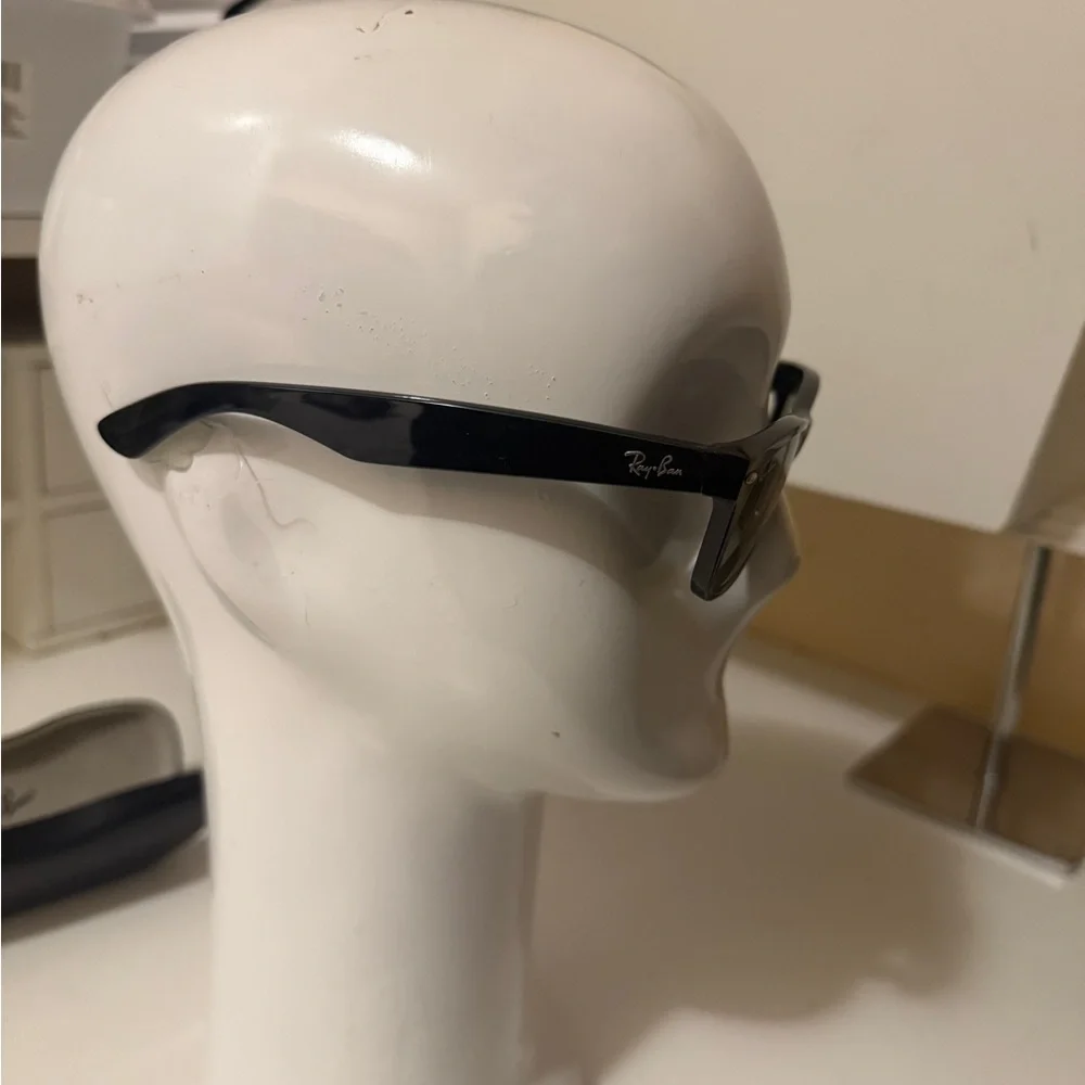 Ray-Ban elegant ray